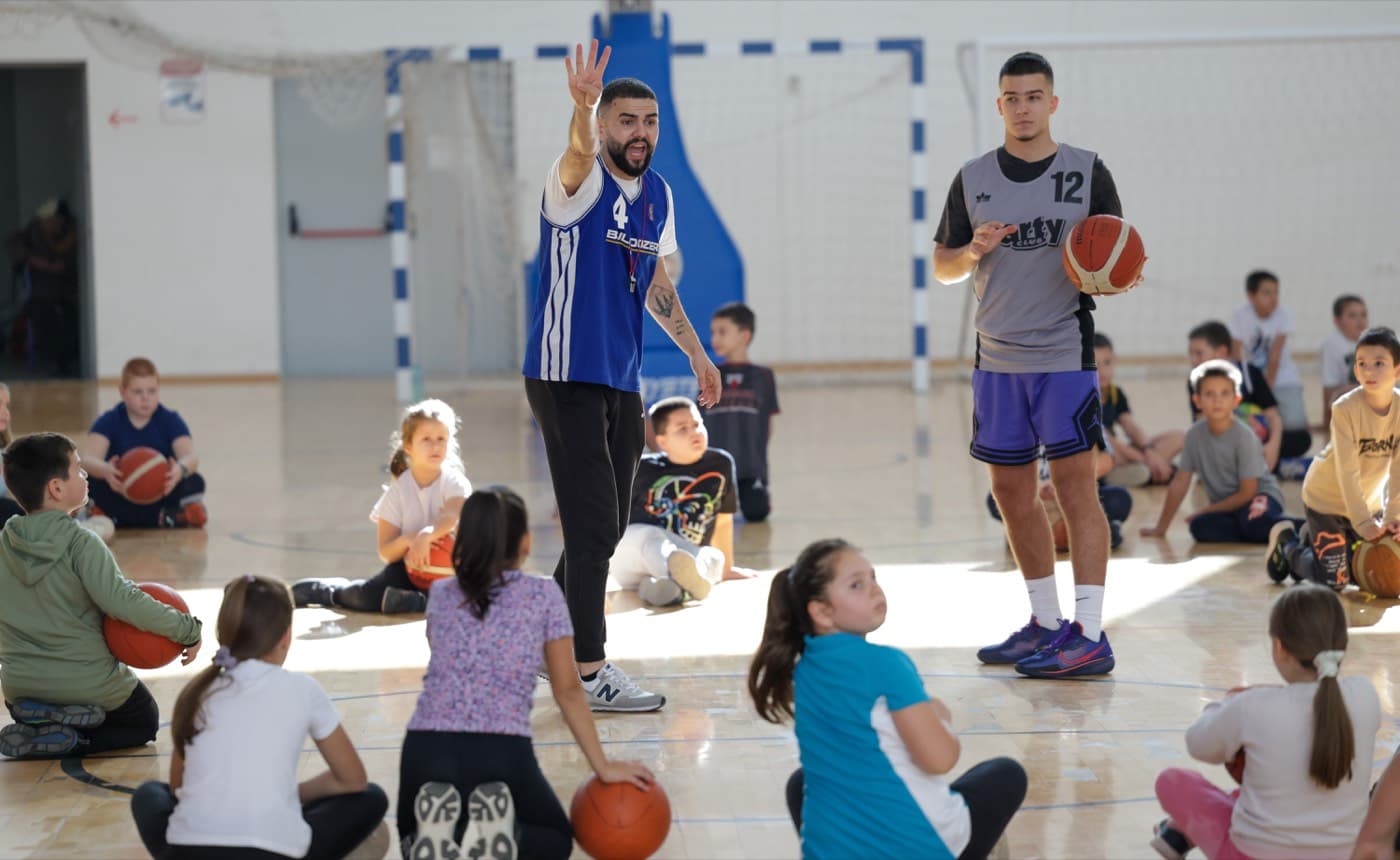 Stoyan Toshkov coaching youth basketball players